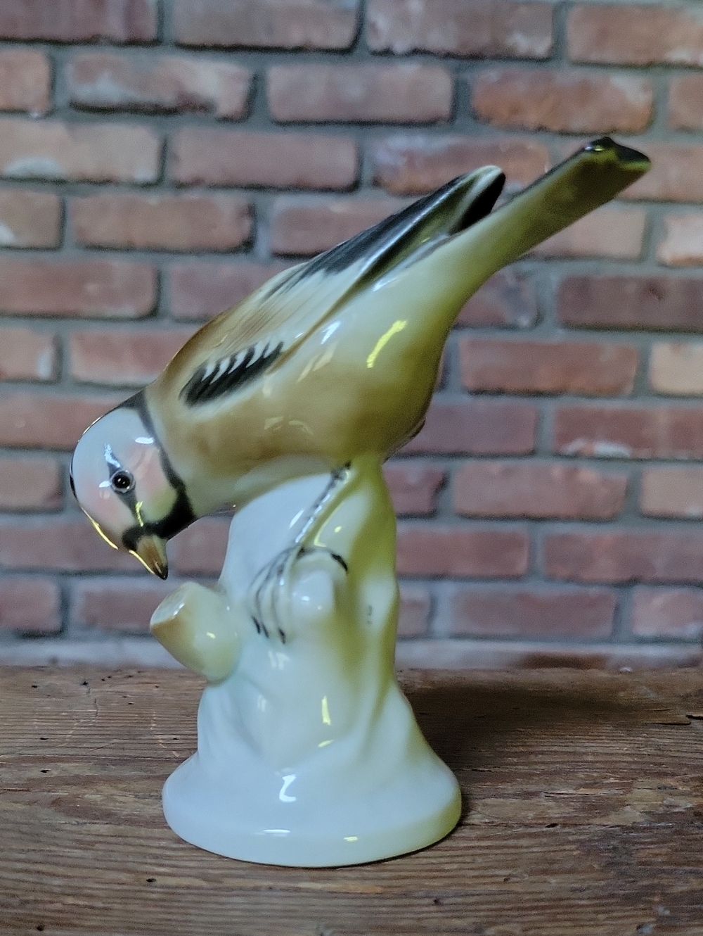 Vintage Huntschenreuther German Porcelain Golden Crown Kinglet Bird Figurine